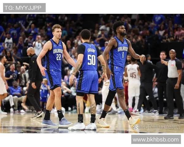 森林狼与活塞激战正酣谁能在这场较量中笑到最后