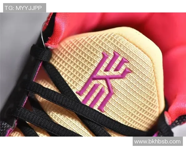 欧文新鞋发布会引发关注踩踏耐克Logo彰显艺术无界限